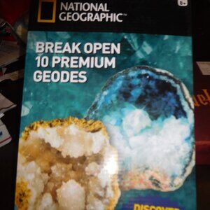 National Geographic /  break open 10 premium geodes